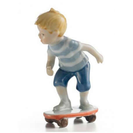 Royal Copenhagen / Bimbo sullo skateboard / Figurina